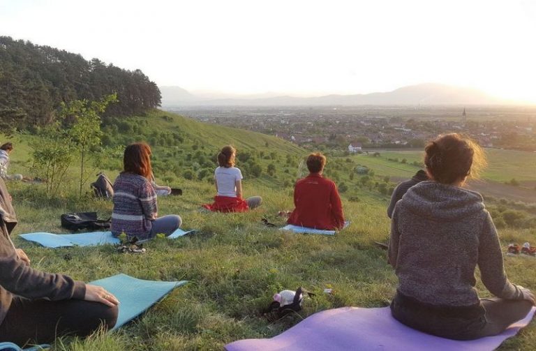 Practică yoga în natură, 15 iunie