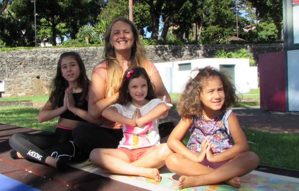 Familii Fericite – Yoga practicată în familie