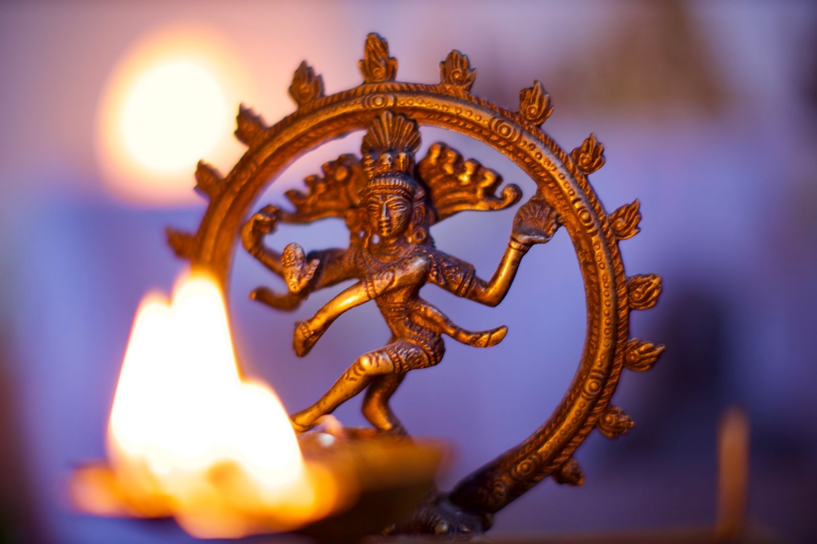 Shiva Nataraja și flacăra candelei